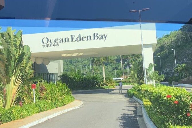 airport-transfer-to-from-ocean-eden-bay-resort