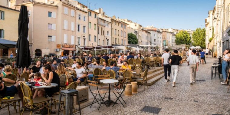 aix-en-provence-and-avignon-city-of-popes-private-tour-2