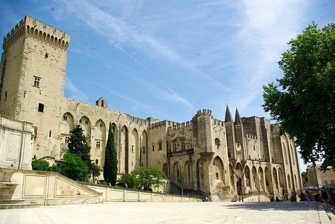 aix-en-provence-and-avignon-city-of-popes-private-tour