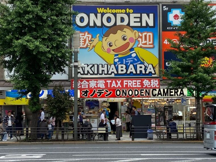 akihabara-self-guided-tour-with-a-special-brochure