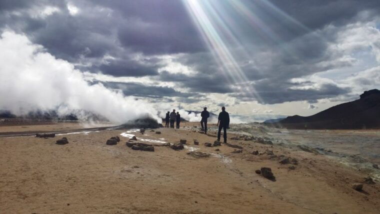 akureyri-port-lake-myvatn-godafoss-waterfall-day-trip