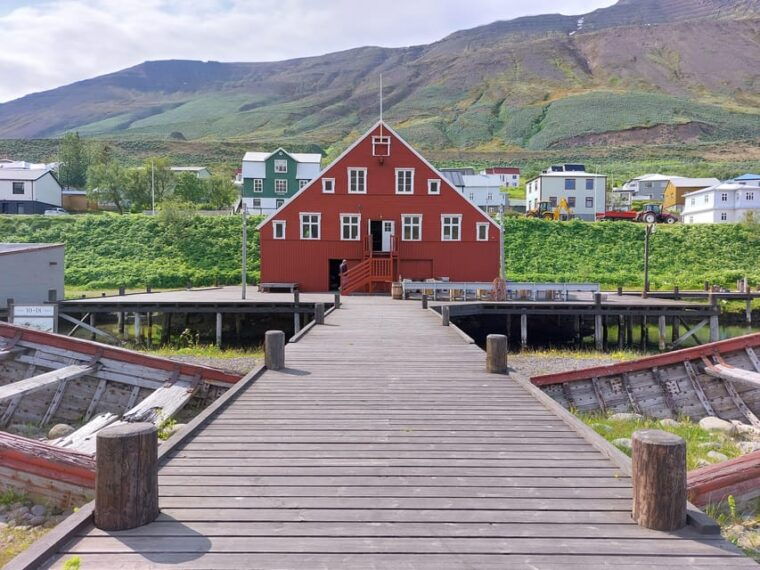 akureyri-siglufjordur-half-day-to-the-arctic-coastline