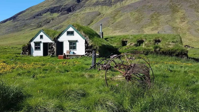 Akureyri: Super Jeep Tour with Icelandic Snacks - Key Points