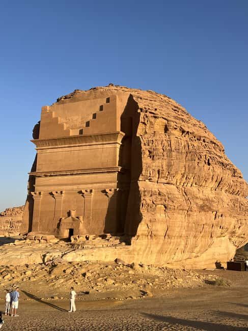 Al-Ula: Old Town, Hegra, and Elephant Rock Day Tour - The Experience in Perspective