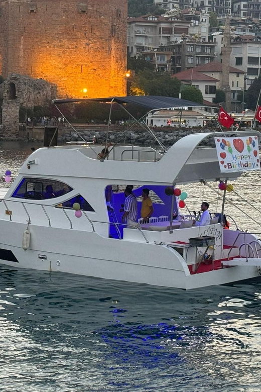 alanya-4-hours-low-priced-luxury-vip-yacht-tour