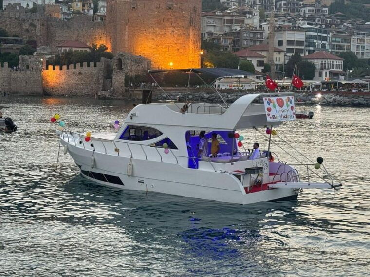 alanya-4-hours-low-priced-luxury-vip-yacht-tour