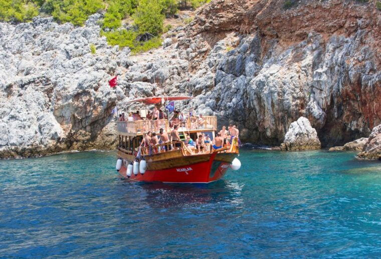 alanya-boat-trip-with-lunch-drinks-and-swim-stops