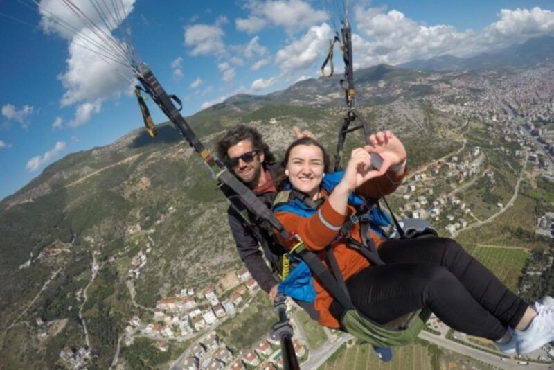 alanya-paragliding-adventure-sail-the-skies