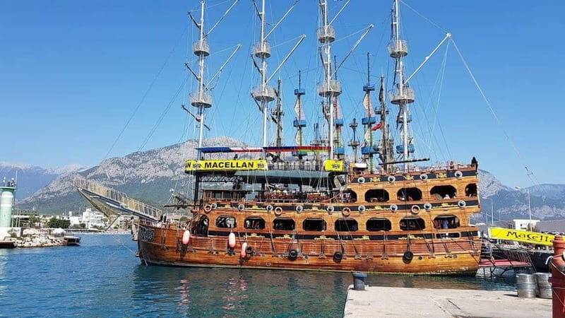 Alanya: Pirate Boat Party with Foam, Disco, Lunch & Drinks - Setting Sail on a Pirate Adventure