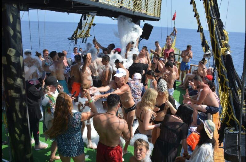 alanya-pirate-boat-tour-w-bbq-foam-party