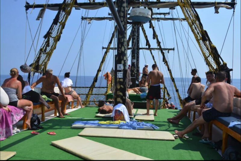 alanya-pirate-boat-tour-w-bbq-foam-party