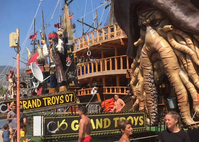 alanya-pirate-boat-with-lunch-and-unlimited-drinks