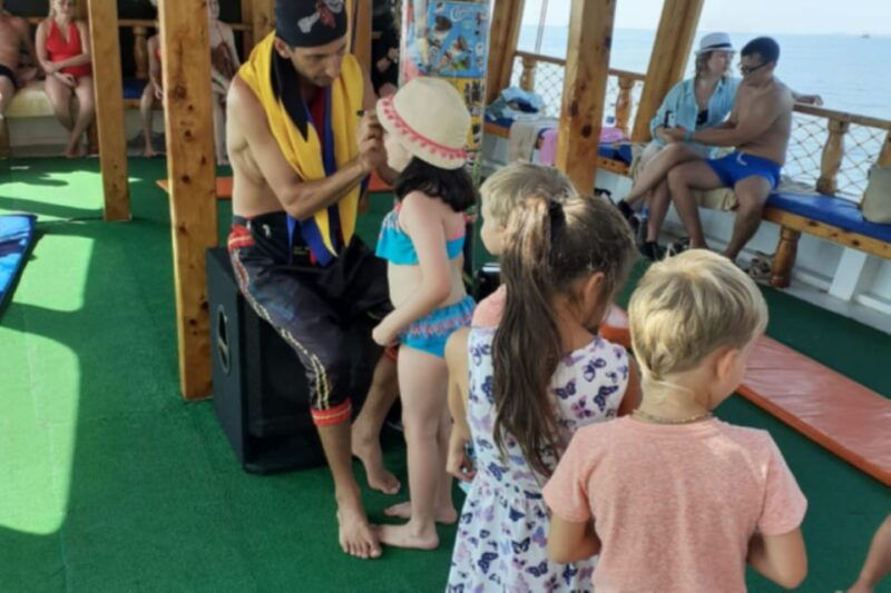 alanya-pirate-ship-cruise-with-food-and-swimming-stops