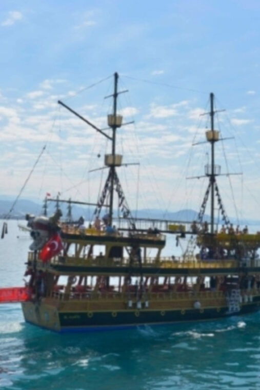 alanya-pirate-ship-cruise-with-food-and-swimming-stops
