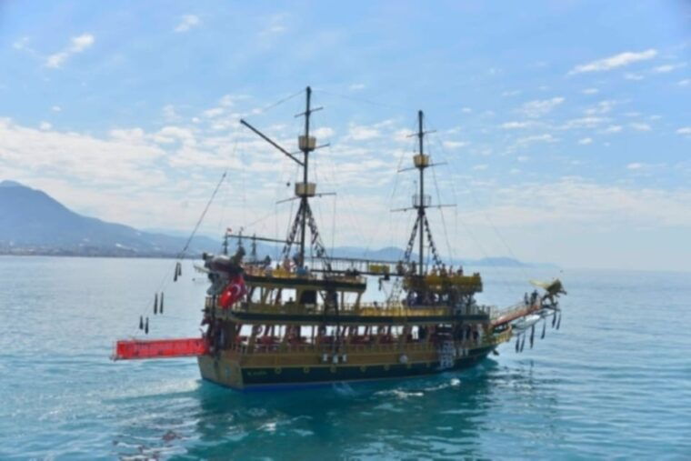 alanya-pirate-ship-cruise-with-food-and-swimming-stops
