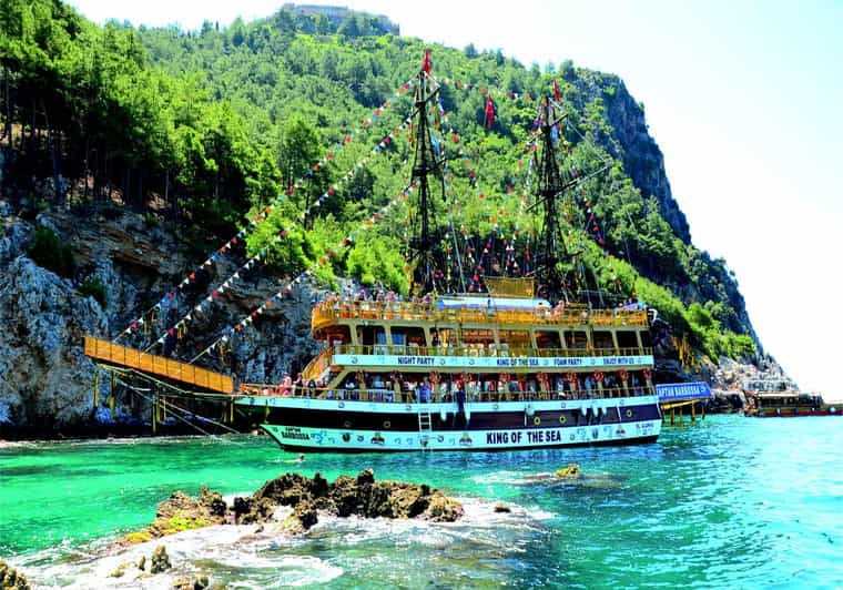 alanya-pirates-boat-trip-with-lunch-and-hotel-pickup