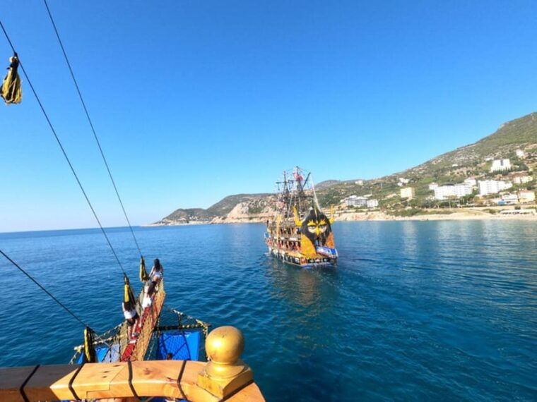 alanya-pirates-boat-trip-with-lunch-and-hotel-pickup