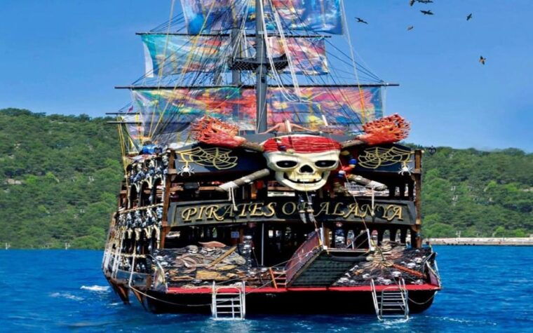 alanya-pirates-of-alanya-boat-tour-with-lunch-and-drinks