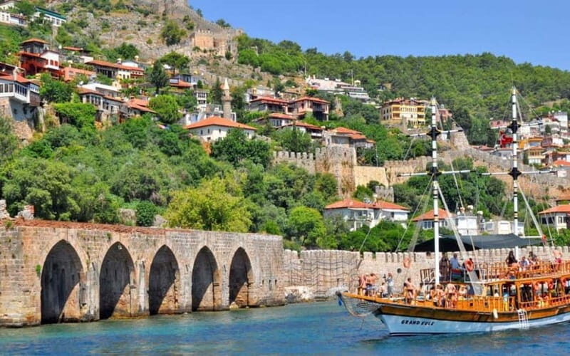 Alanya: Relaxing Boat Tour with Lunch and Hotel Transfer - Discovering the Alanya Coast on a Relaxing Boat