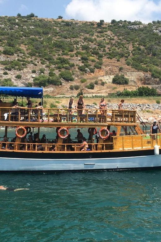 alanya-relaxing-family-boat-tour-without-foam-and-loud-music