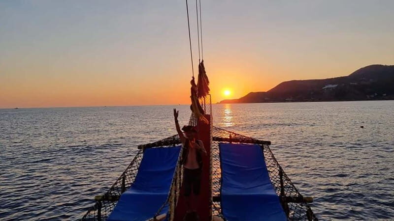Alanya: Sunset Cruise with Dinner and Foam Party - Key Points