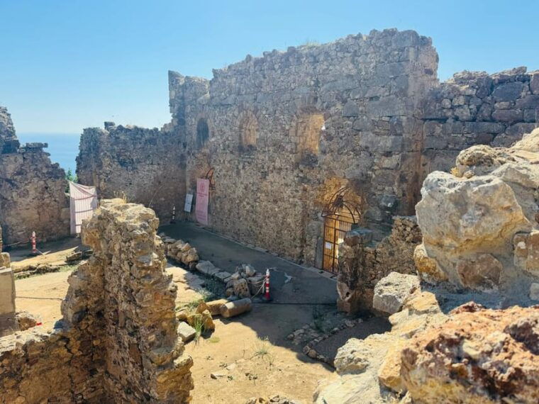 alanya-syedra-with-dim-cave