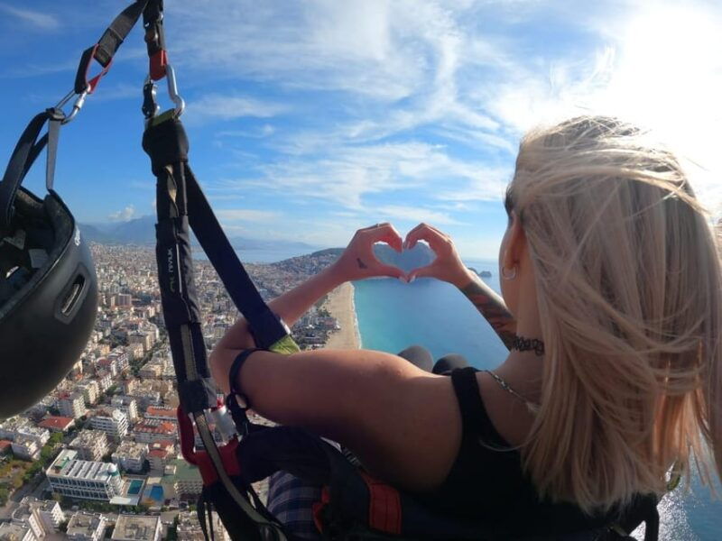 alanya-tandem-paragliding-flight-to-cleopatra-beach