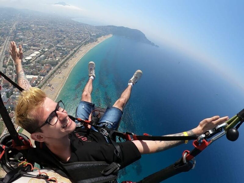 alanya-tandem-paragliding-flight-to-cleopatra-beach