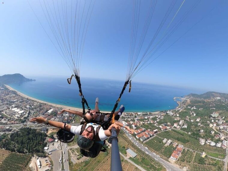 alanya-tandem-paragliding-flight-to-cleopatra-beach