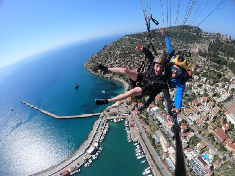 alanya-tandem-paragliding-over-a-castle-and-the-sea
