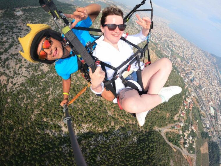alanya-tandem-paragliding-over-a-castle-and-the-sea