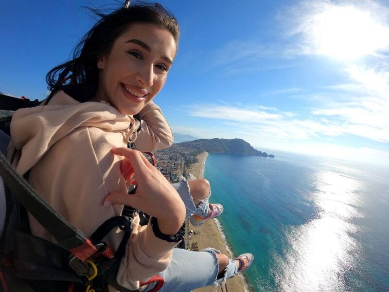 alanya-tandem-paragliding-with-hotel-pickup