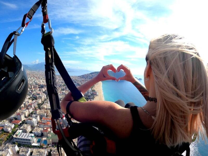 alanya-tandem-paragliding-with-hotel-pickup
