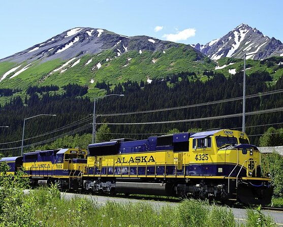 alaska-railroad-aurora-winter-fairbanks-to-anchorage-one-way-2