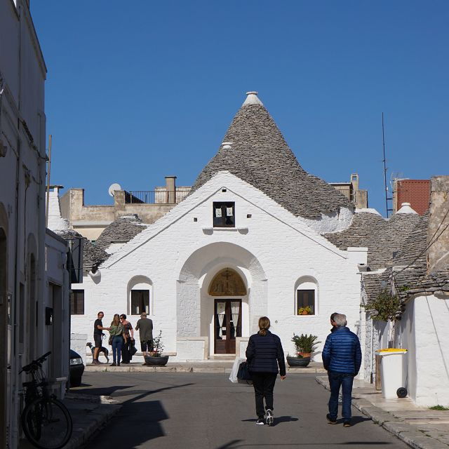 alberobello-walking-tour-among-trulli-houses-with-a-local