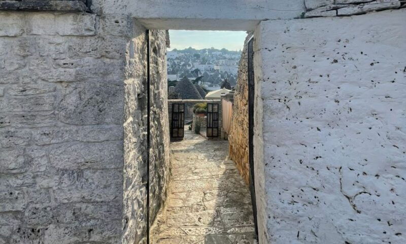 alberobello-walking-tour-with-food-tasting-and-aperitif