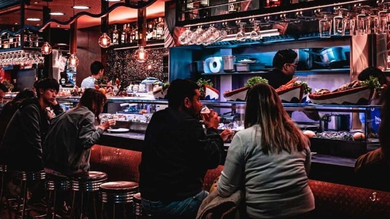 Albufeira: 5 Bars and 1 Nightclub Pub Crawl with Free Shots - What to Expect from the Albufeira Pub Crawl