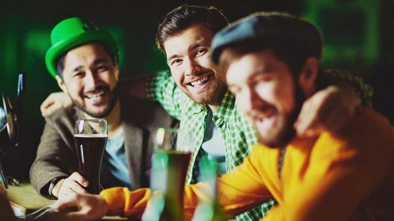 Albufeira: 5 Bars and 1 Nightclub Pub Crawl with Free Shots - The Pros and Cons Based on Real Experiences