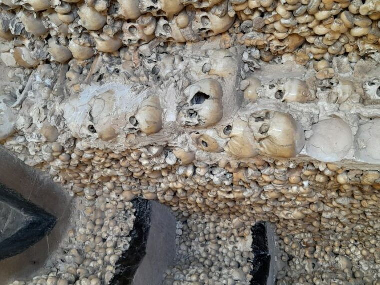 albufeira-algarve-cliffs-and-the-chapel-of-bones-tour