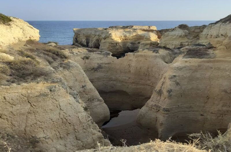 albufeira-beaches-old-town-and-salgados-lagoon-jeep-tour