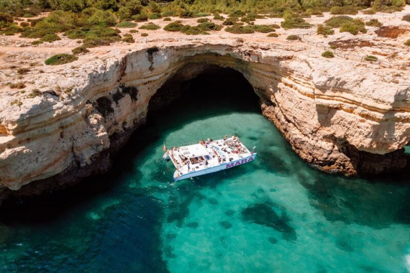 albufeira-caves-and-coastline-catamaran-cruise-to-benagil