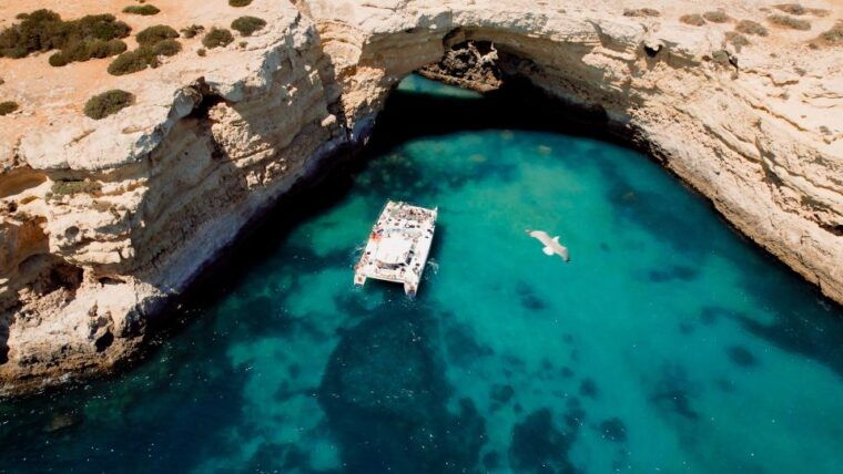albufeira-caves-and-coastline-catamaran-cruise-to-benagil