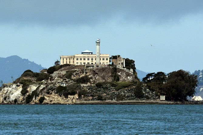 alcatraz-prison-tour-and-golden-gate-bridge-bike-rental