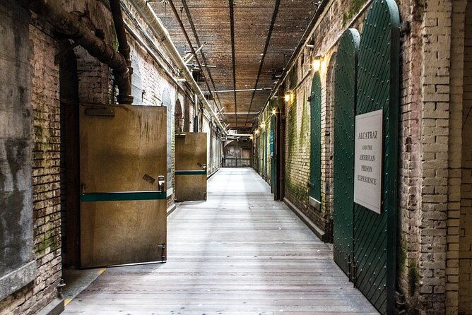 alcatraz-prison-tour-and-golden-gate-bridge-bike-rental