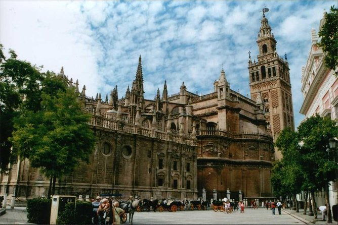 alcazar-cathedral-and-giralda-with-entrance-included
