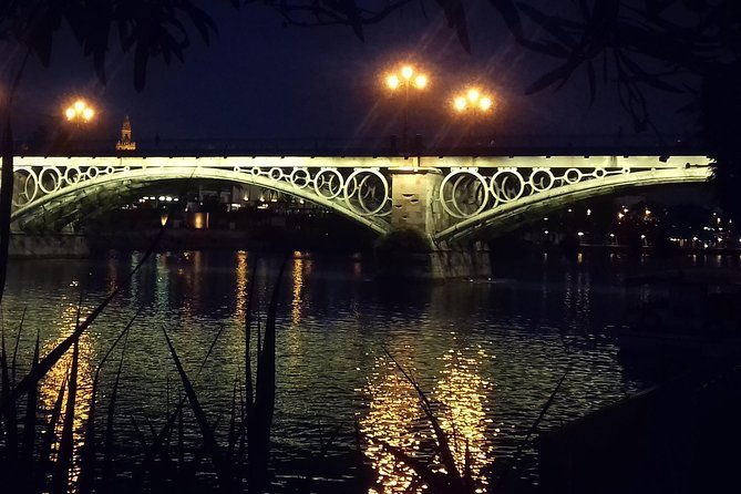 alcazar-cathedral-walk-by-the-river-and-triana-private-tour