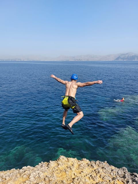 alcudia-coasteering-cliff-jumping