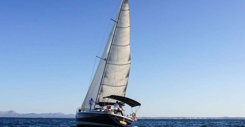 alcudia-sailing-yacht-excursion-with-wine-tapas