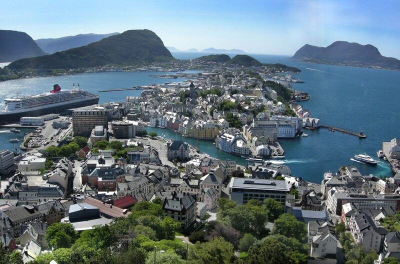 alesund-city-sightseeing-hop-on-hop-off-bus-tour
