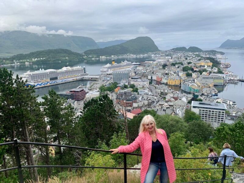 alesund-private-sightseeing-tour-on-foot-and-by-car